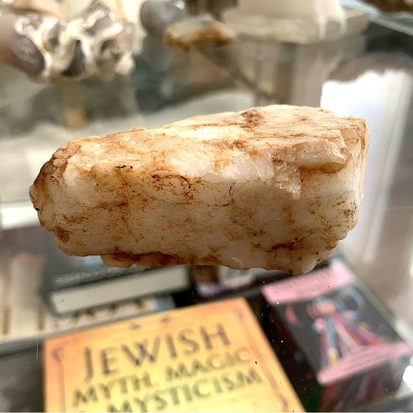 Medium Raw White Quartz Crystal Home Decor - Manifestation Spirituality Tool - Picture 4 of 5